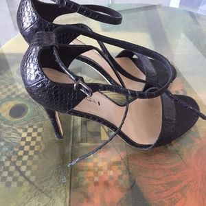 Via Spiga Black Snakeskin Print Sandals